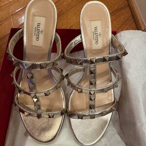 Valentino Garavani Rockstud Metallic Block Heel Sandals 38 Gold NEW Full Set